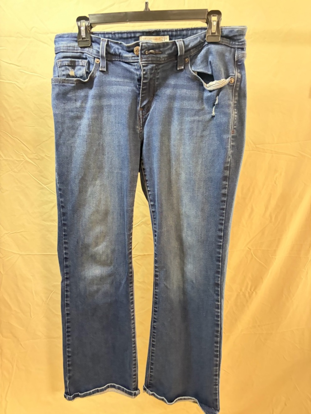 Levi's 529  Boot Cut Jeans in Medium Blue Wash